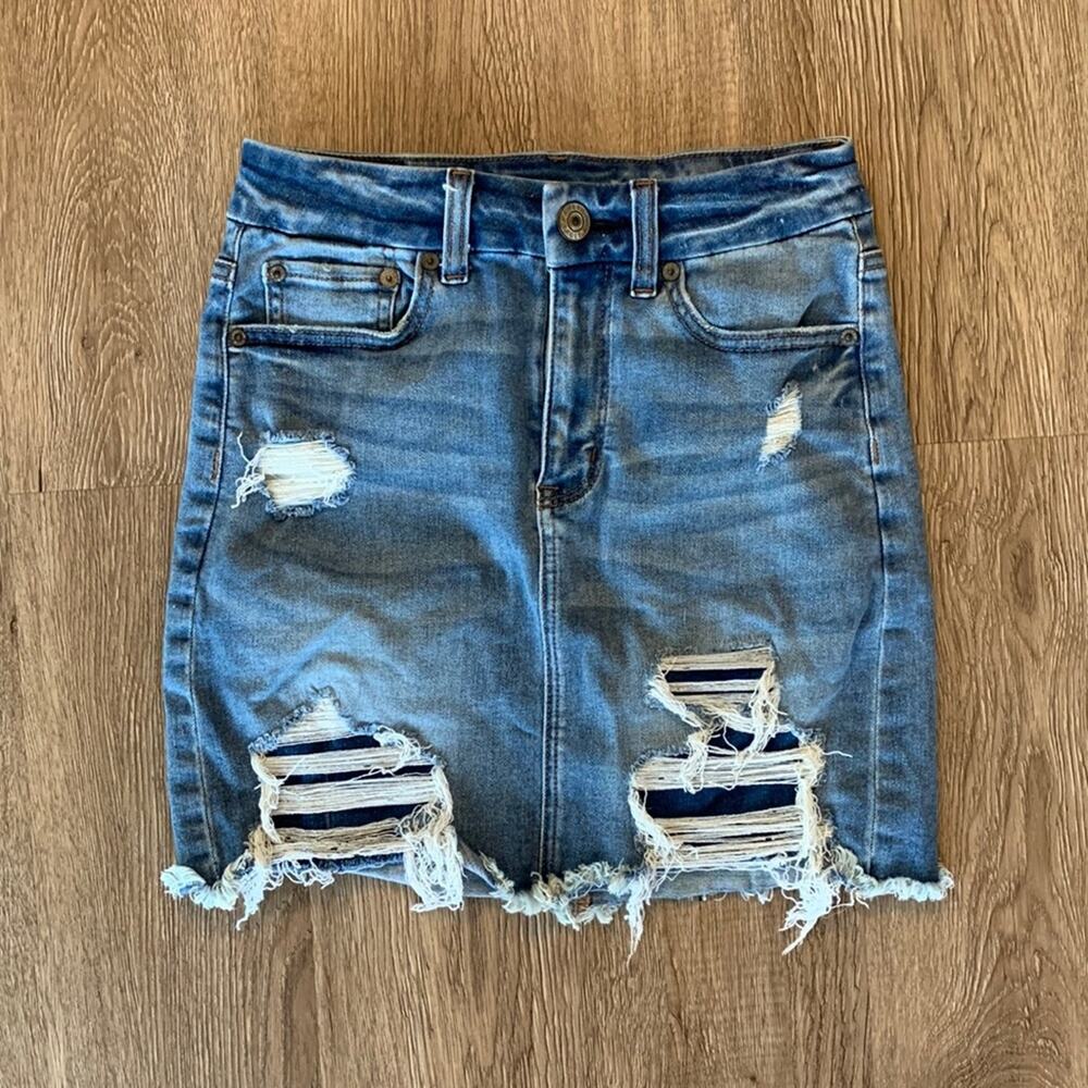 American Eagle Curvy Hi Rise Mini Skirt Medium Wash Size‎ 0 Distressed